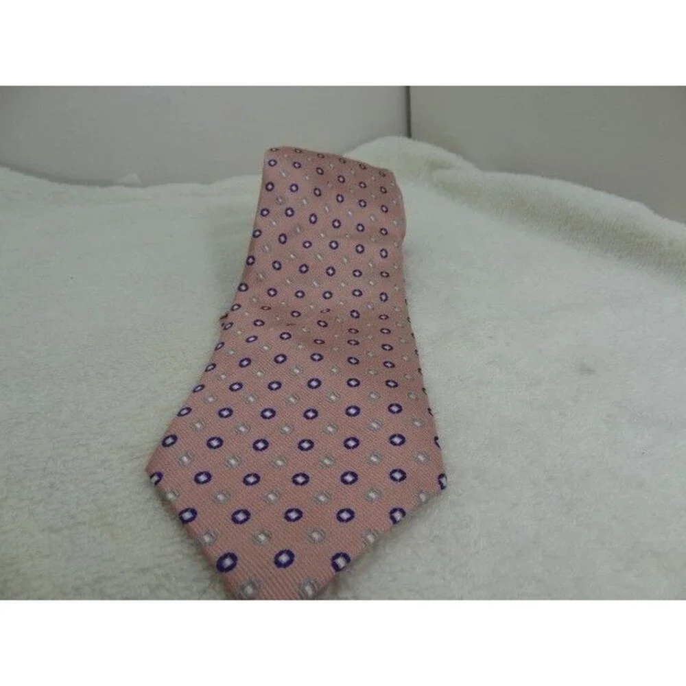 NAUTICA MENS TIE PINK WITH BLUE AND WHITE  Dots Geometric Pattern Light Pink